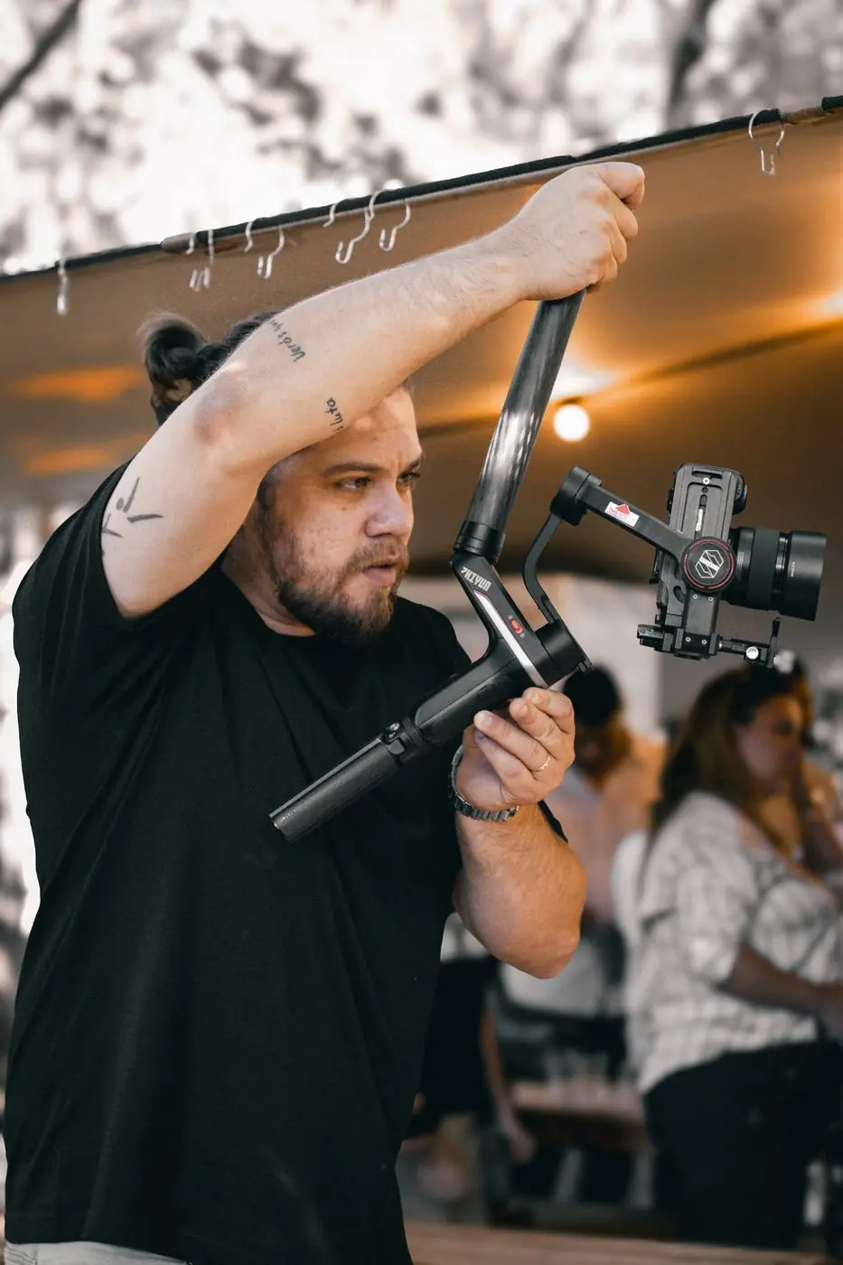 Câmera no gimbal durante um evento